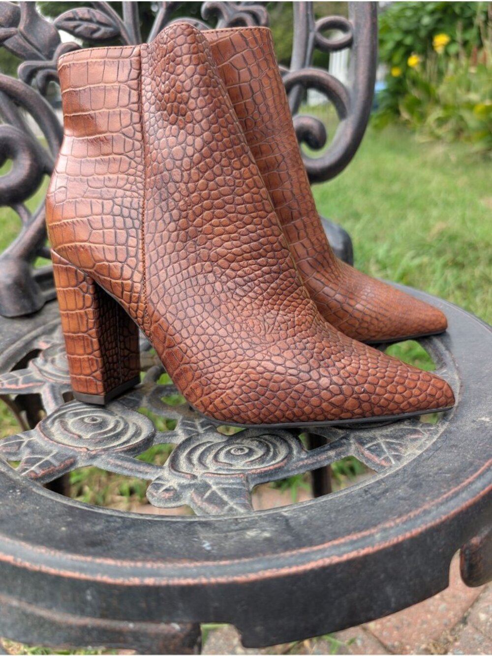 Women's Croc-Embossed Pointed Toe Faux Leather Ankle Boots Size 6 Boho Western